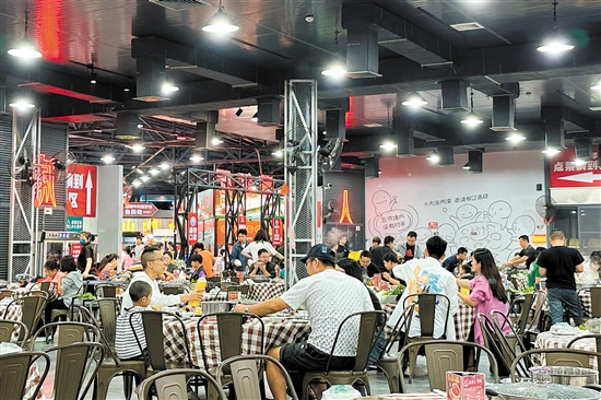 五洞牛肉吸引八方游客前來品嘗。