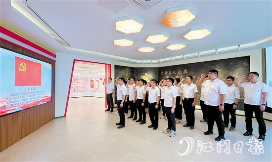 公用集團(tuán)黨委將黨的領(lǐng)導(dǎo)融入企業(yè)發(fā)展的各個(gè)環(huán)節(jié)。