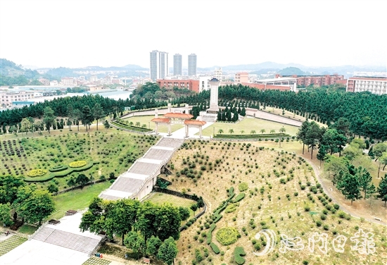 鶴山市烈士陵園改造升級工程全面完成。