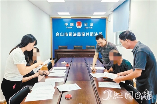 深井鎮(zhèn)對排查出的矛盾糾紛制定針對性化解措施，力求發(fā)現(xiàn)一起、介入一起、化解一起。