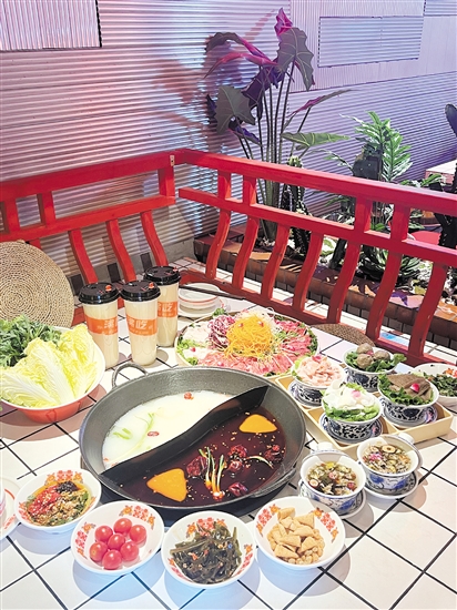 食用一頓火鍋的時(shí)間最好控制在1個(gè)小時(shí)之內(nèi)，次數(shù)以一周一次為宜。