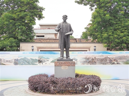 在雅瑤鎮(zhèn)陳山村鐵夫文化廣場，鐵夫銅像生動(dòng)展現(xiàn)“中國油畫第一人”的風(fēng)采。