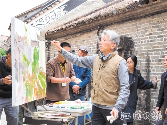雅瑤鎮(zhèn)陳山村的獨(dú)特韻味吸引不少藝術(shù)家和愛好者前來采風(fēng)寫生。