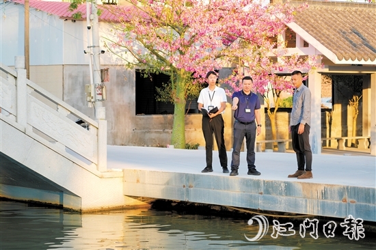 新會(huì)區(qū)紀(jì)檢監(jiān)察干部到廣東省鄉(xiāng)村振興示范村——大鰲鎮(zhèn)東風(fēng)村開(kāi)展監(jiān)督檢查，深入了解河道日常管護(hù)治理、隱患排查等情況。