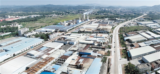 近年來，蒼城鎮(zhèn)共盤活土地約66.67公頃（1000畝），接連引入6個(gè)超億元項(xiàng)目落地建設(shè)。