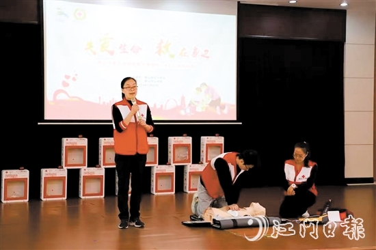 活動(dòng)當(dāng)天開展了心肺復(fù)蘇（CPR+AED）專場(chǎng)培訓(xùn)。