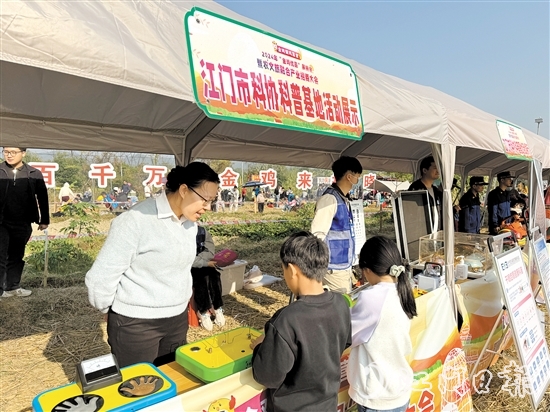 金雞焗雞讓大小朋友“食過翻尋味”。