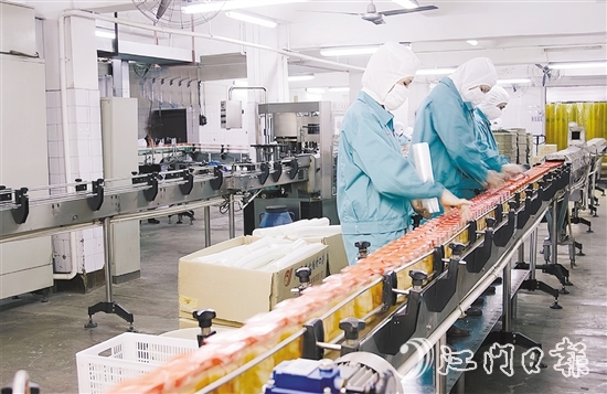 近年來，開平市全力推動食品品牌打造，促進“老字號”品牌傳承創(chuàng)新。圖為開平廣合腐乳有限公司生產車間。