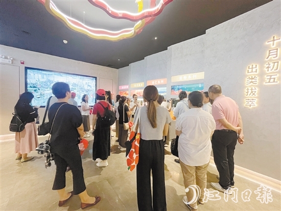 職工旅游團(tuán)參觀本地企業(yè)十月初五。