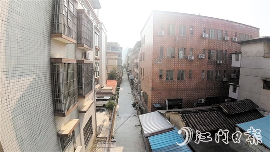 新昌明渠改造工程完成后，明渠兩側(cè)的人居環(huán)境得到明顯改善。