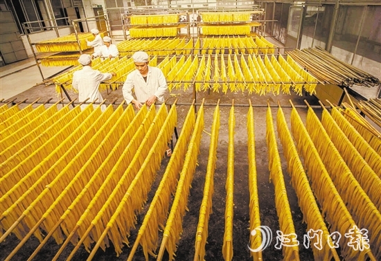 鶴城鎮(zhèn)坪山村素有“腐竹之鄉(xiāng)”的美譽(yù)。