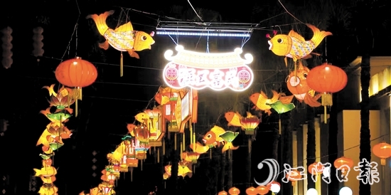魚燈熠熠，洋溢出濃濃的節(jié)日氛圍。
