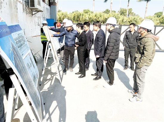 江門工行工作人員走進(jìn)某工程項(xiàng)目開展調(diào)研。