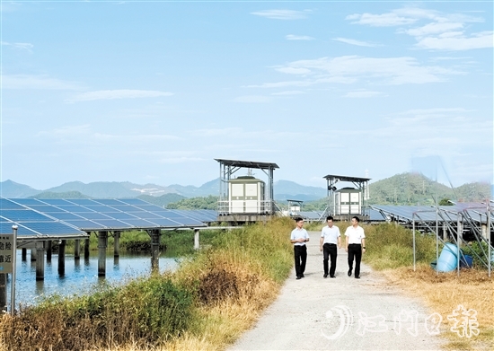 江門中行員工走訪光伏產(chǎn)業(yè)。