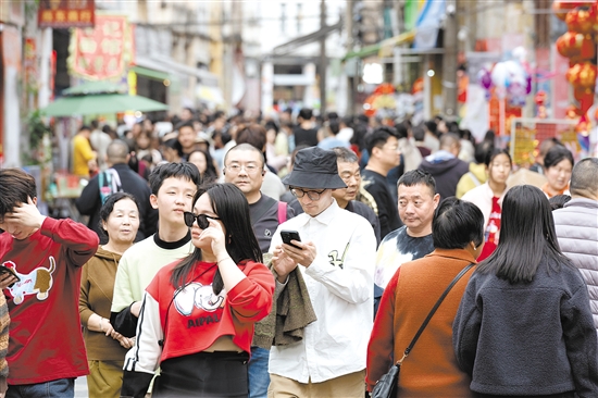 長(zhǎng)堤歷史文化街區(qū)游人如織。