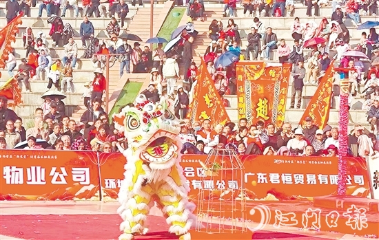 比賽中，各支隊(duì)伍帶來精彩表演。