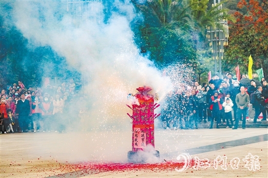 搶花炮活動人氣十足。劉淑君
