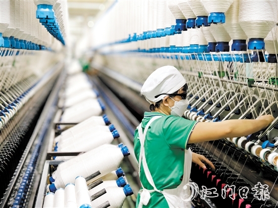 節(jié)后，佳樂紡織迅速進入“趕工”狀態(tài)，生產(chǎn)線滿負荷運轉。