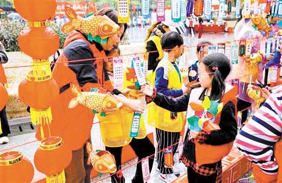 我市在活動(dòng)現(xiàn)場(chǎng)融入非遺等文化元素，致力讓每一位參與者都能在行走中感受文化魅力。江海區(qū)委宣傳部供圖