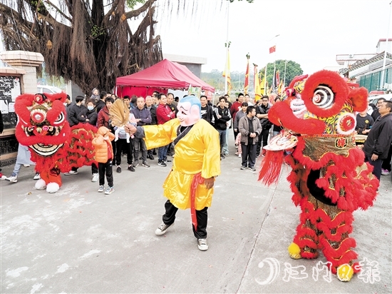 人們齊聚樟樹下村，現(xiàn)場感受非遺民俗活動魅力。
