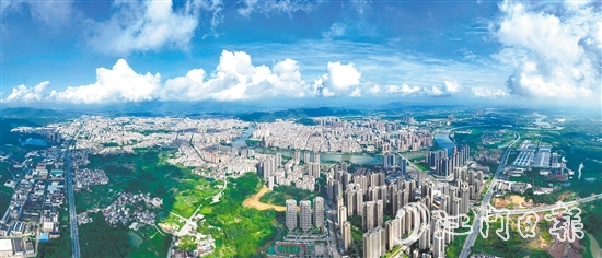 恩平這座擁有1800多年歷史的千年古邑變得更有辨識(shí)度，正煥發(fā)出新的活力，邁出新的步伐，迎來(lái)新的發(fā)展。圖為恩平城區(qū)。
