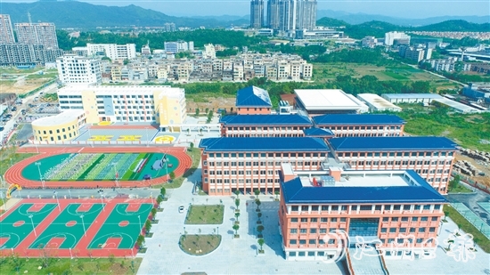 恩平教育事業(yè)蓬勃發(fā)展。圖為恩平市實(shí)驗(yàn)小學(xué)和恩平市實(shí)驗(yàn)幼兒園。