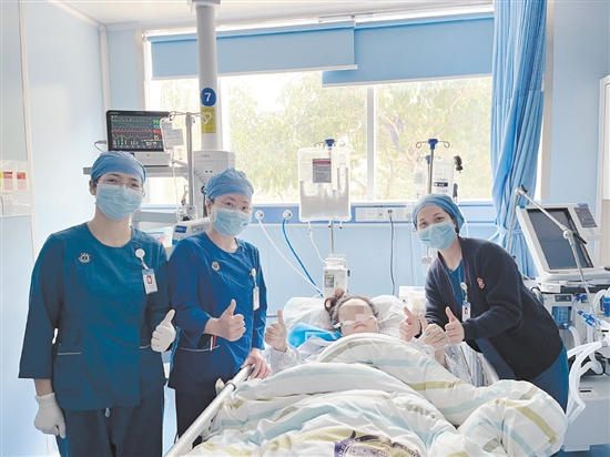 患者順利撤離ECMO，并為醫(yī)護人員點贊。