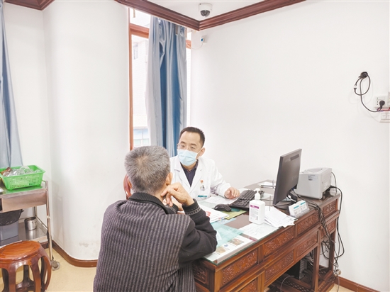中醫(yī)運(yùn)用望聞問切進(jìn)行診療。
