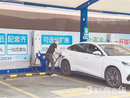 開平電動汽車市場滲透率不斷提升，市民對充電基礎設施的需求日益增長。