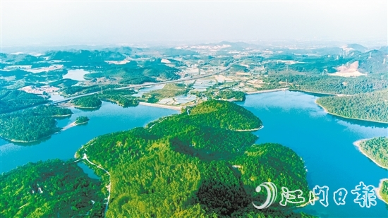 近年來，新會(huì)區(qū)堅(jiān)持實(shí)施最嚴(yán)格水資源管理，強(qiáng)化用水總量和強(qiáng)度管控，加強(qiáng)水資源保護(hù)。