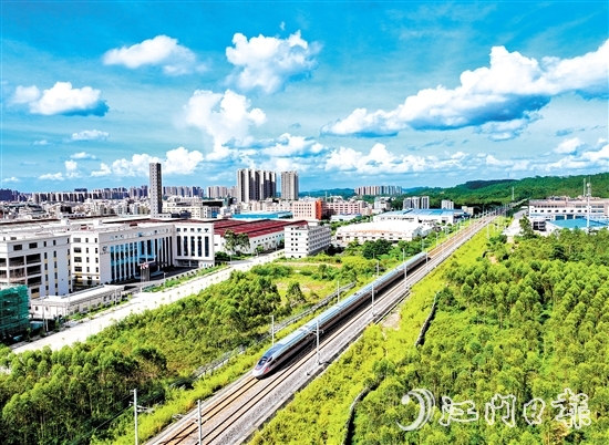 近年來，恩平發(fā)展走上“快車道”，城市高質(zhì)量發(fā)展的背后匯聚了政協(xié)委員們的力量。
