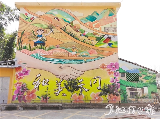 描繪廣袤田野、連綿山丘與蜿蜒河流的大型墻繪，展現(xiàn)了禾岡村的田園風(fēng)光。