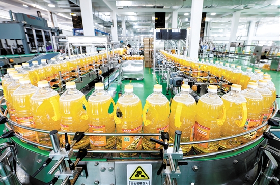廣東合興食用油有限公司位于廣東省農(nóng)產(chǎn)品加工示范區(qū)（江門(mén)臺(tái)山）斗山園區(qū)，曾獲“中國(guó)放心食品信譽(yù)品牌”“廣東省名牌產(chǎn)品”等榮譽(yù)稱號(hào)。