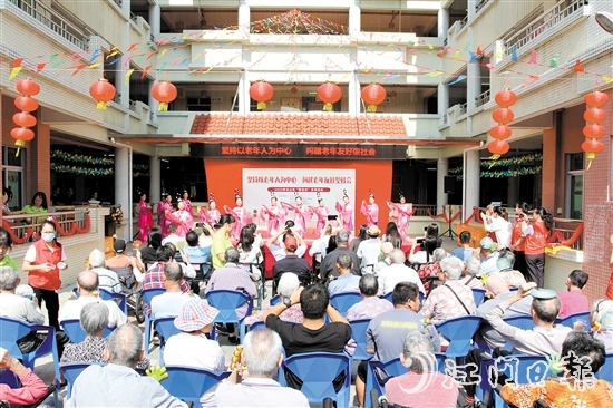 臺(tái)山市舉辦“敬老月”系列活動(dòng)，豐富老年人精神生活。