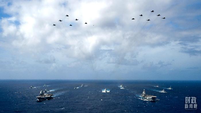 △2024年10月21日，遼寧艦、山東艦編隊雙航母編隊演練。（圖/視覺中國）