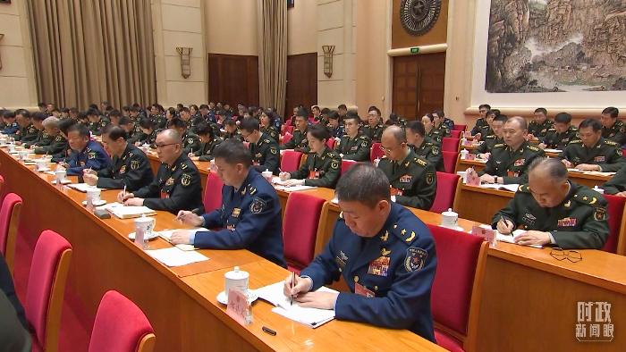 △2025年3月7日，解放軍和武警部隊代表團(tuán)全體會議現(xiàn)場。