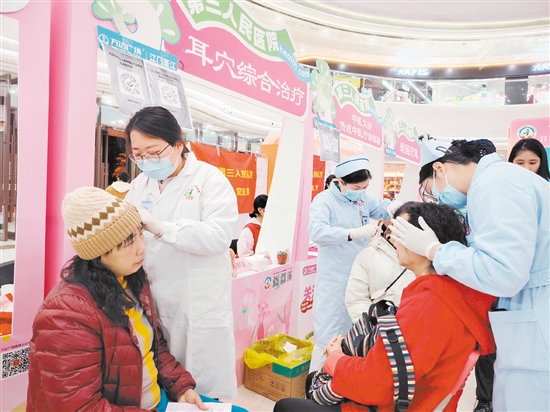 本次活動設(shè)置了多個(gè)健康服務(wù)攤位。