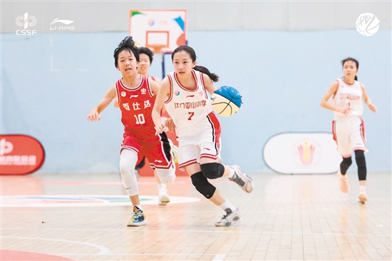 新會區(qū)平山小學(xué)女子籃球隊(duì)是我市唯一一支參賽代表隊(duì)。