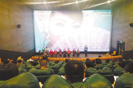 去年10月，以江門籍華裔舞者為主角的紀(jì)錄電影《女人世界》在江門進(jìn)行電影路演，引發(fā)影迷共鳴。