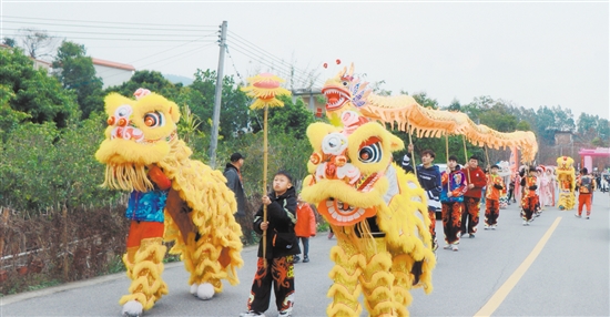 本次嘉年華包括金龍、醒獅、“花仙子”巡游等活動(dòng)內(nèi)容。