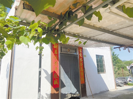 近年來，鶴山市相關(guān)部門及單位積極幫助困難群眾實施農(nóng)村危房改造。