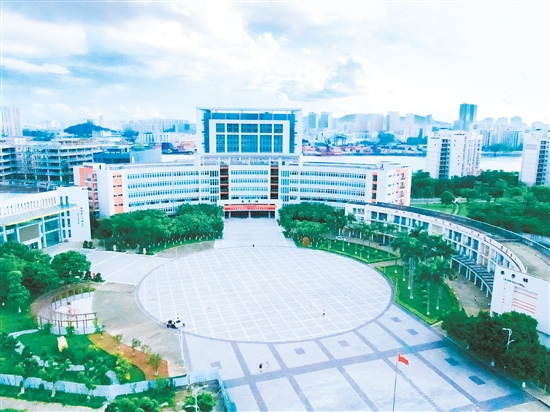 位于“中國(guó)僑都”江門西江之濱的江門職院，正在扎實(shí)推進(jìn)省域高水平高職院校建設(shè)。