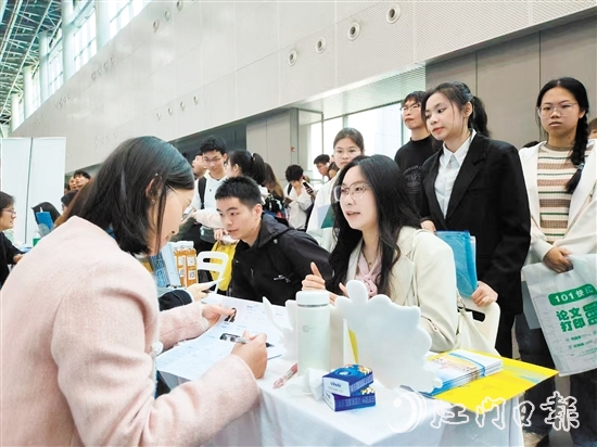 臺山企業(yè)的參展人氣火爆。