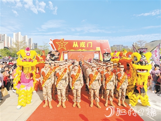 鶴山入伍新兵展現(xiàn)良好精神風貌。