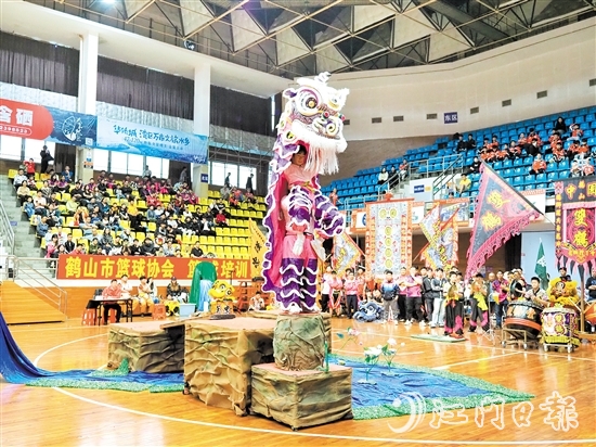 比賽中，各隊伍發(fā)揮創(chuàng)意，擺設(shè)青陣。