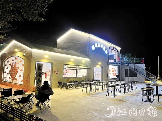 歇馬江畔集市由村集體廢舊物業(yè)改建而成，成為村中的“打卡點”。