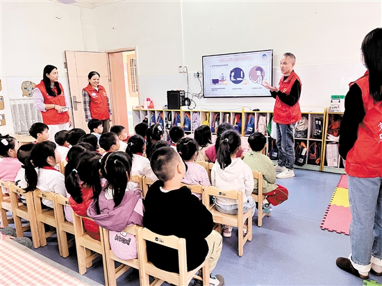 江門市中心醫(yī)院構(gòu)建立體化科普體系。