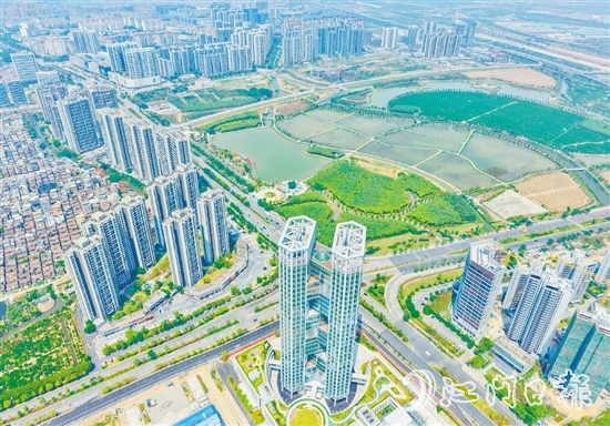 圭峰會城乘勢而上，力爭2025年招引項(xiàng)目總投資超50億元，為新會打造現(xiàn)代化產(chǎn)業(yè)體系、推進(jìn)高質(zhì)量發(fā)展提供有力支撐。