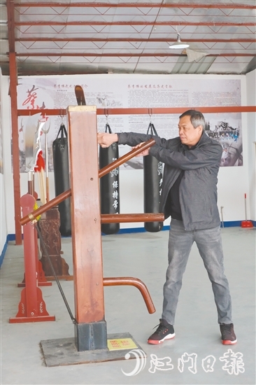 陳忠杰堅(jiān)持每日練拳。