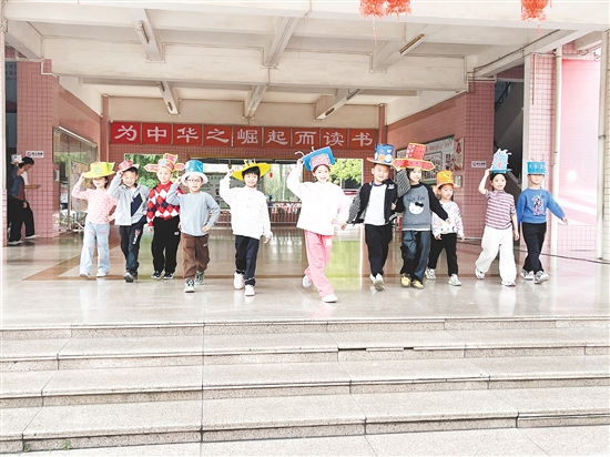 “數(shù)學(xué)π對(duì)”實(shí)現(xiàn)了“玩中學(xué)，學(xué)中樂(lè)”。